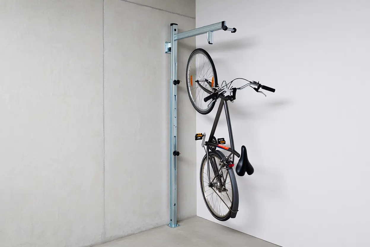 Support vélo mural dans un garage