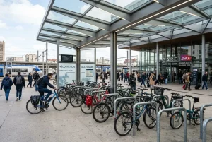 Vélostation sécurisée dans un pôle d'échanges multimodal